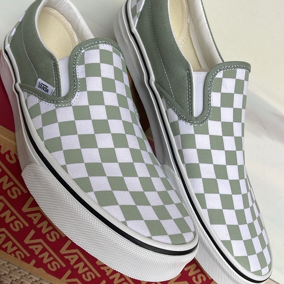Vans Men’s Classic Slip-On Color Theory Checkerboard
VN000BVZCJL
Sneakers - Picture 10 of 16